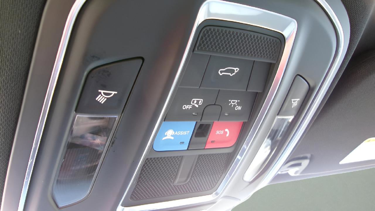 Used 2025 Jeep Wagoneer 4WD image 16