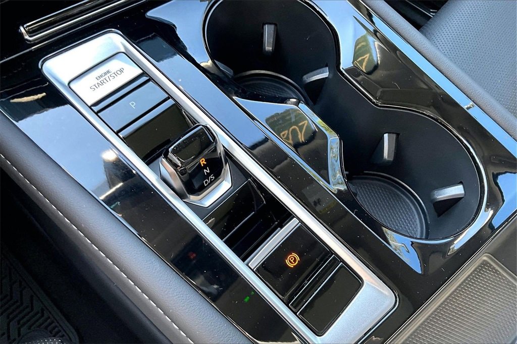 Certified 2025 Volkswagen Atlas SE w/ Panoramic Sunroof Package image 28