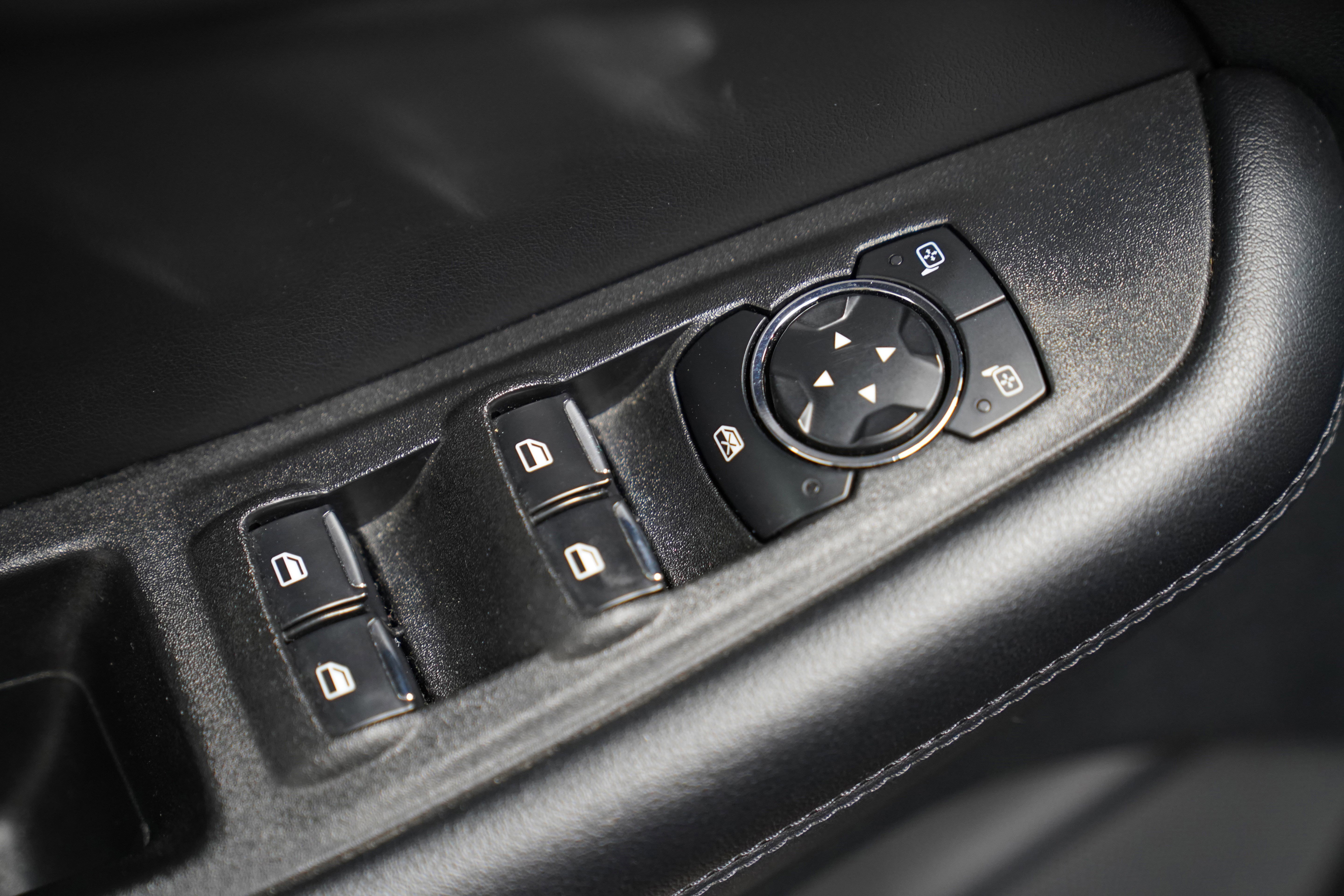 Used 2023 Ford Edge SEL image 17