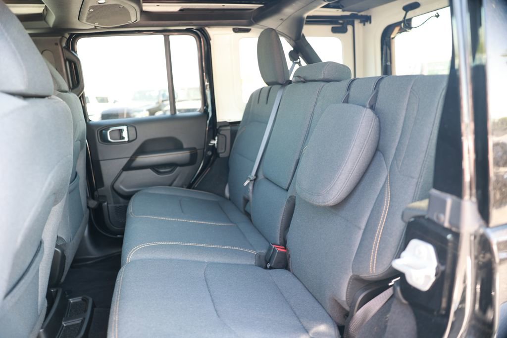 Used 2025 Jeep Wrangler Unlimited Sahara w/ Safety Group image 33