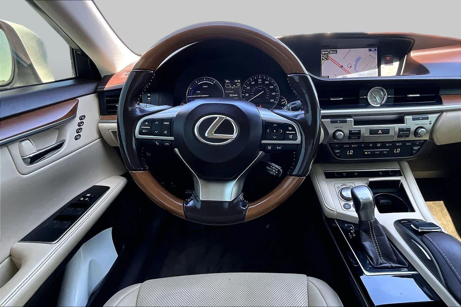 Used 2016 Lexus ES 300h w/ Navigation System Package FWD image 5
