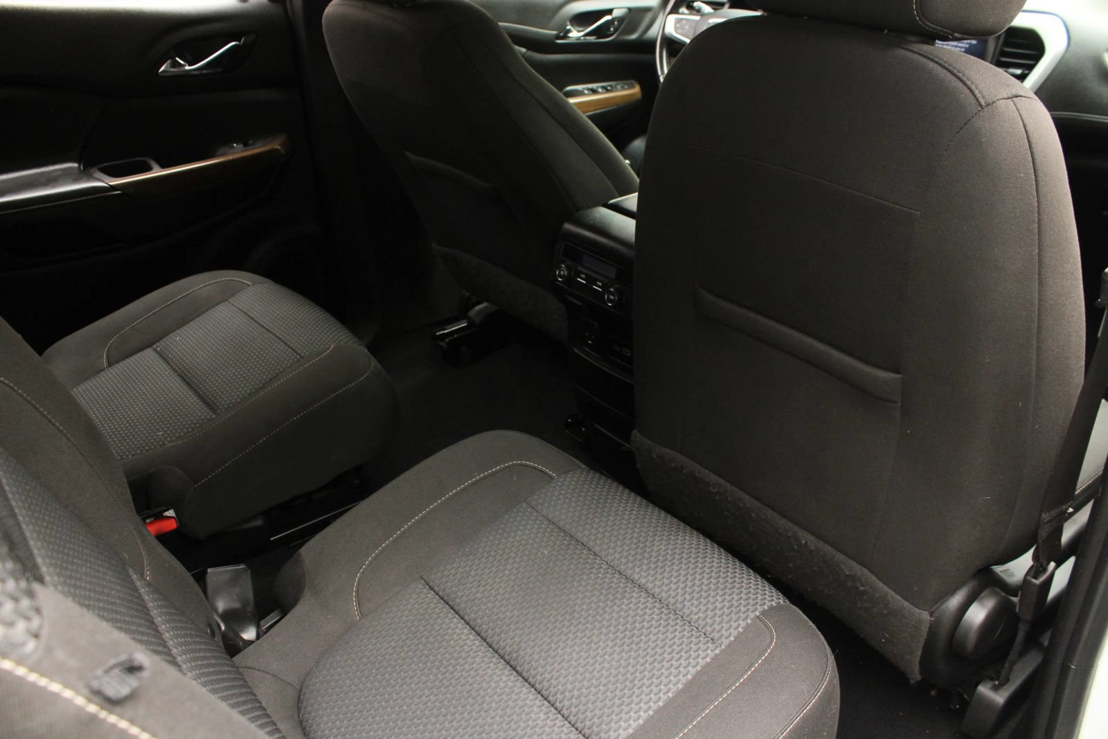 Used 2020 GMC Acadia SLE w/ Driver Convenience Package FWD image 24