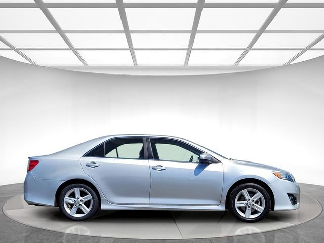 Used 2014 Toyota Camry SE w/ Fleet Convenience Package FWD image 3