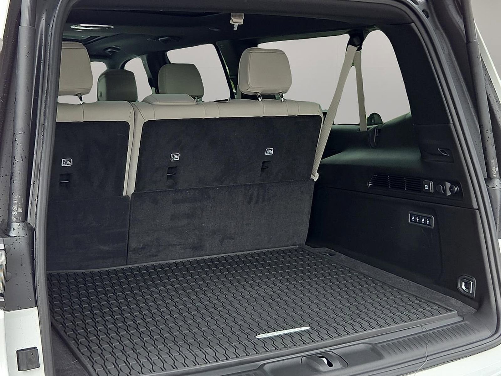 New 2026 Jeep Grand Wagoneer L Limited AWD/4WD image 8