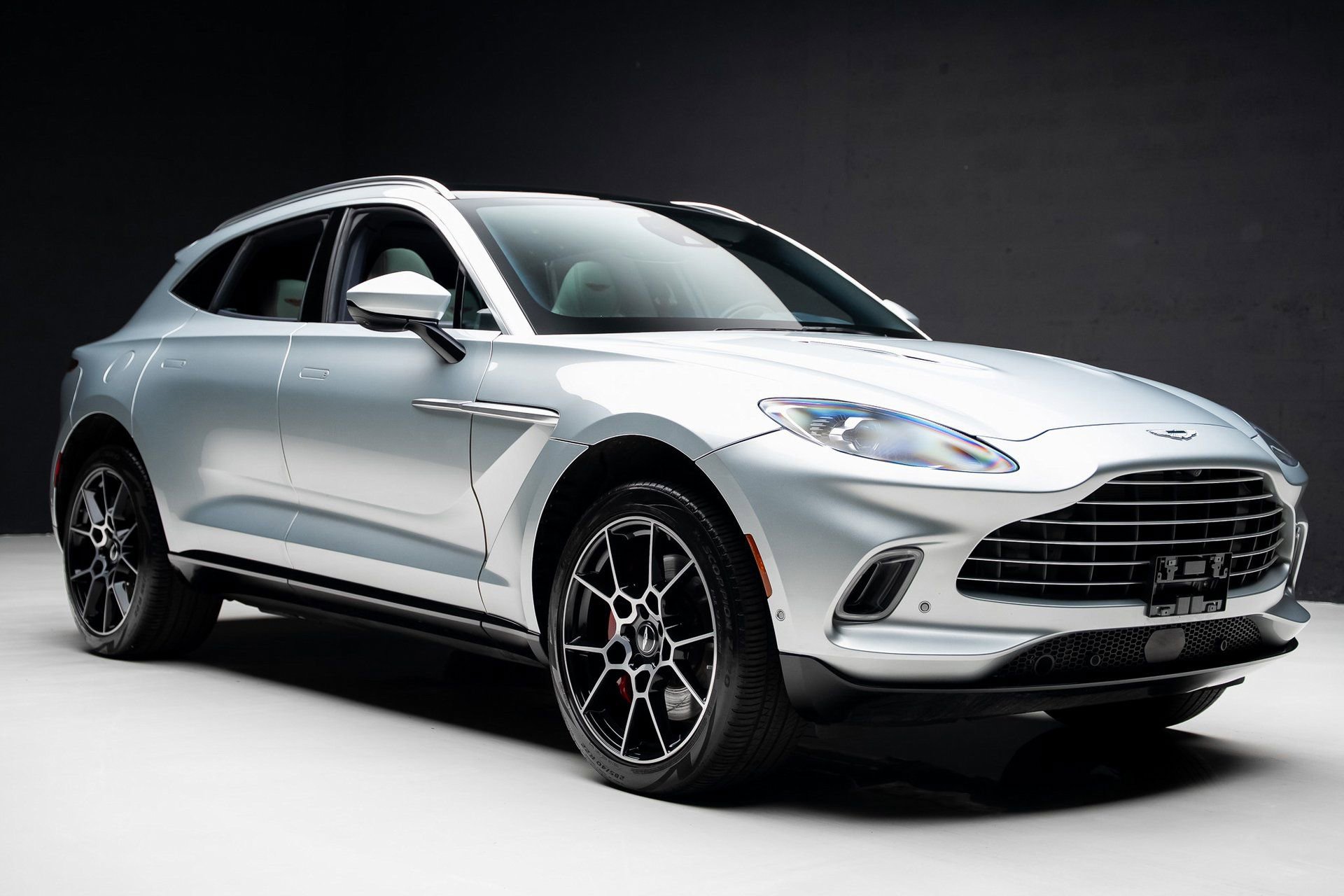 Used 2022 Aston Martin DBX image 90
