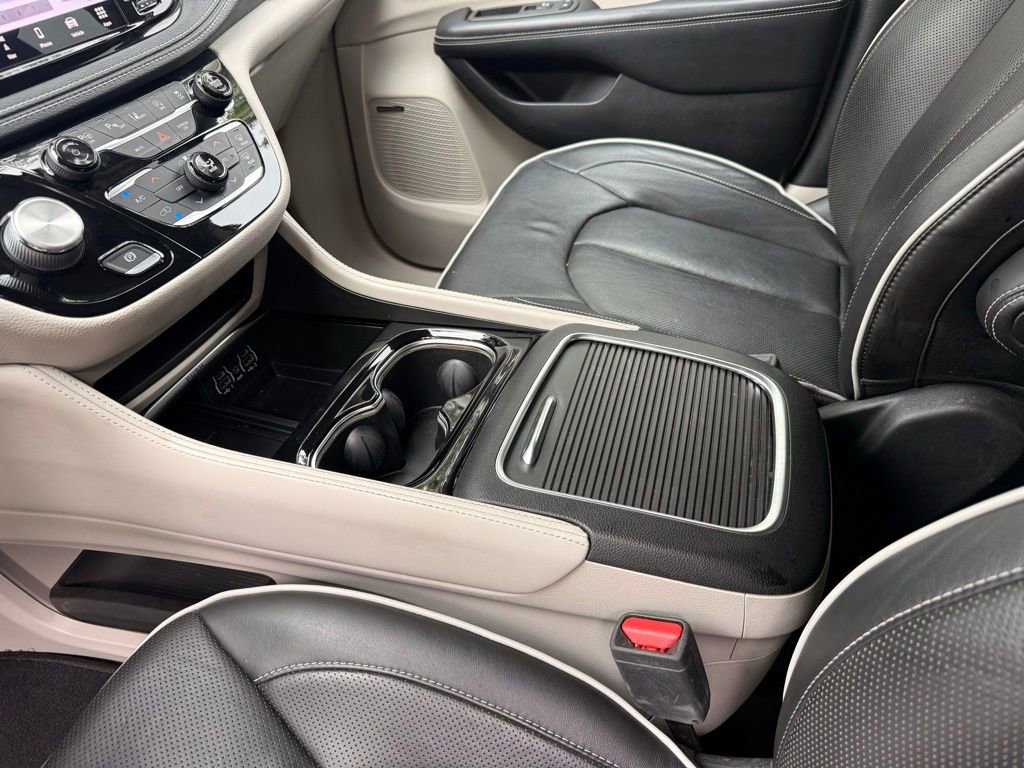 Used 2022 Chrysler Pacifica Limited FWD image 13