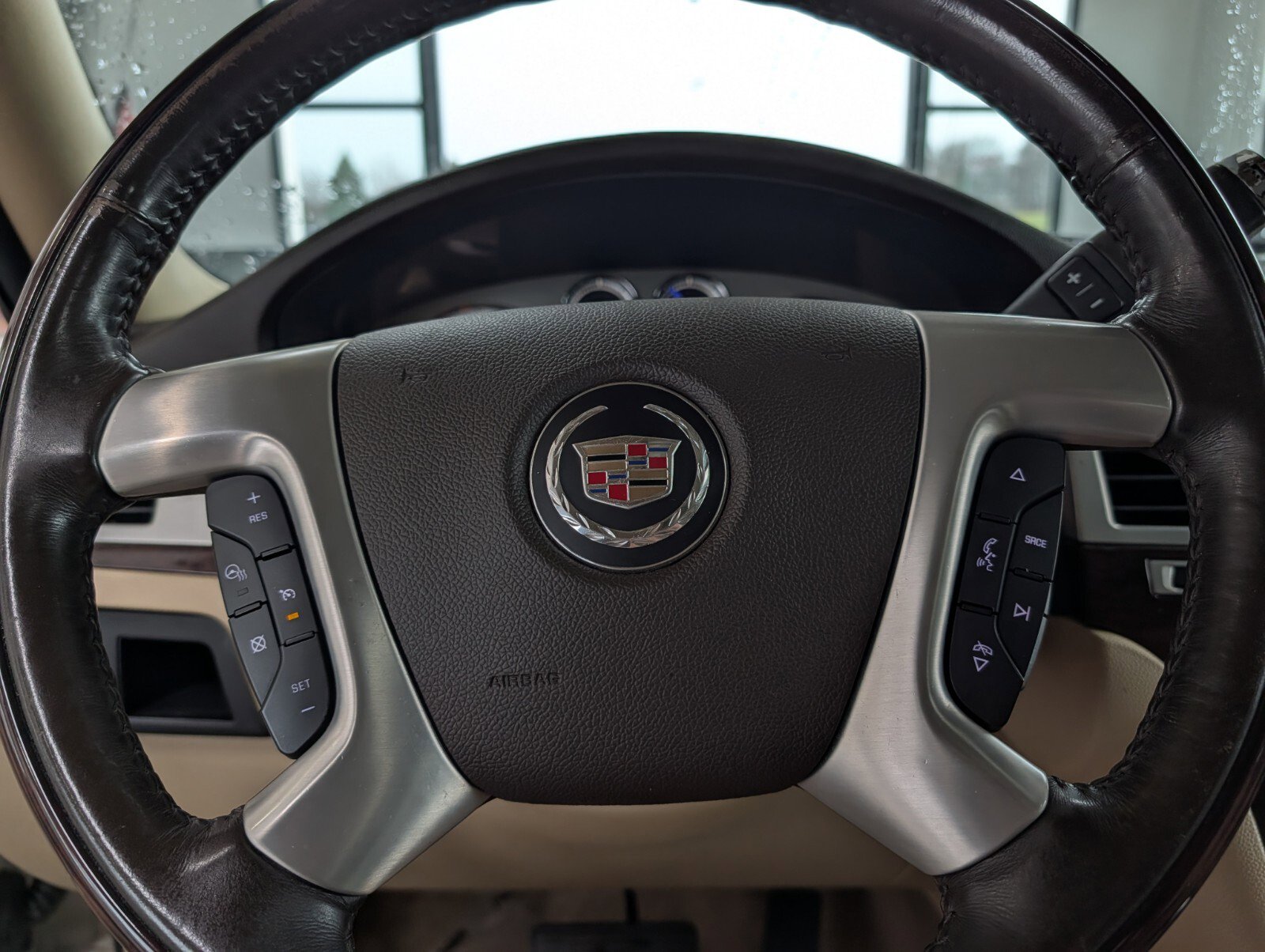 Used 2013 Cadillac Escalade Luxury AWD/4WD image 18