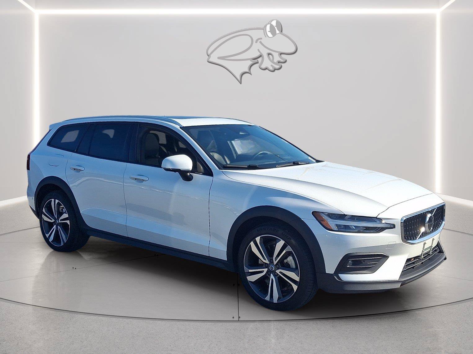 Used 2025 Volvo V60 B5 Cross Country Plus AWD/4WD image 6