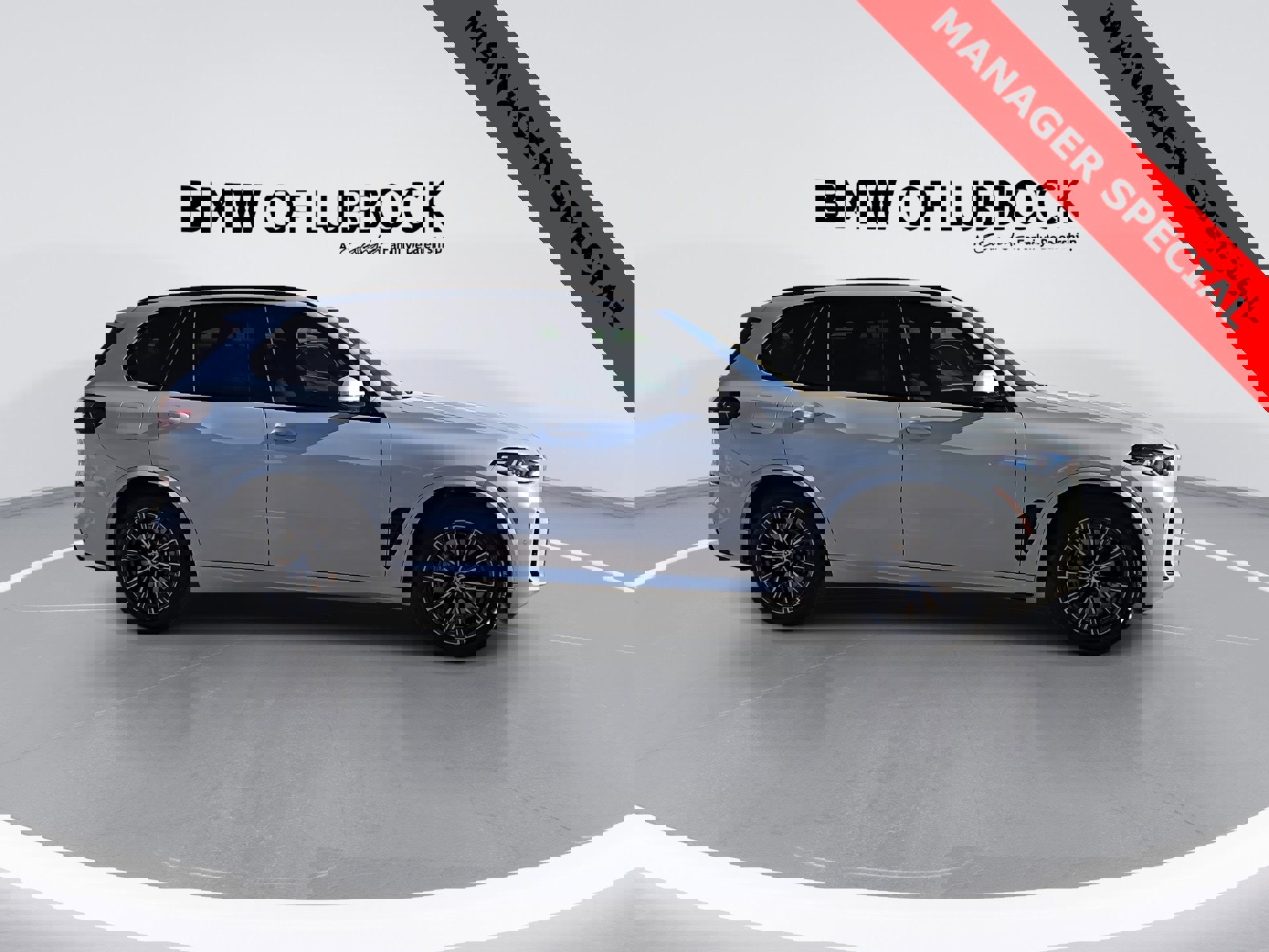 Used 2026 BMW X5 xDrive50e w/ M Sport Package image 2