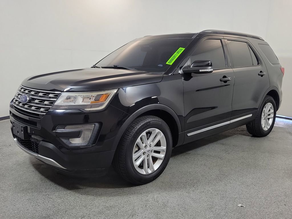 Used 2017 Ford Explorer XLT w/ Equipment Group 202A FWD image 3