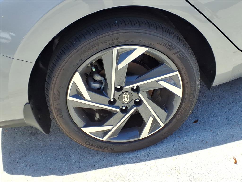 Used 2025 Hyundai Elantra Sport image 22
