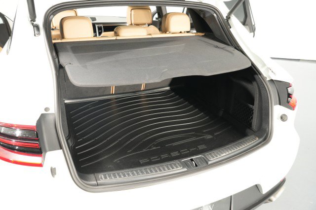 Used 2018 Porsche Macan AWD/4WD image 53