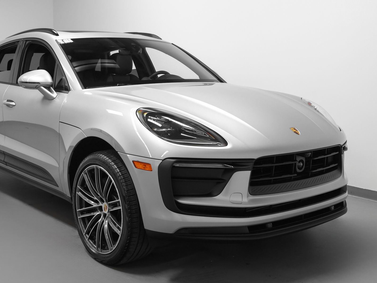 Certified 2026 Porsche Macan image 9