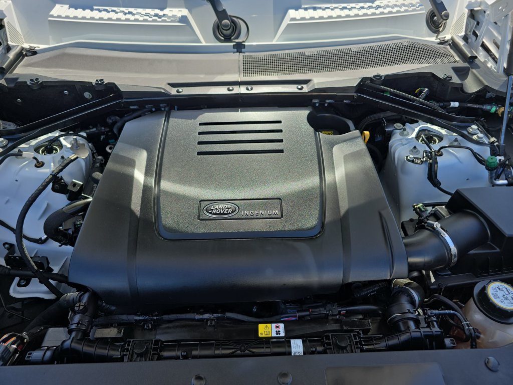 Certified 2025 Land Rover Defender 110 S AWD/4WD image 31