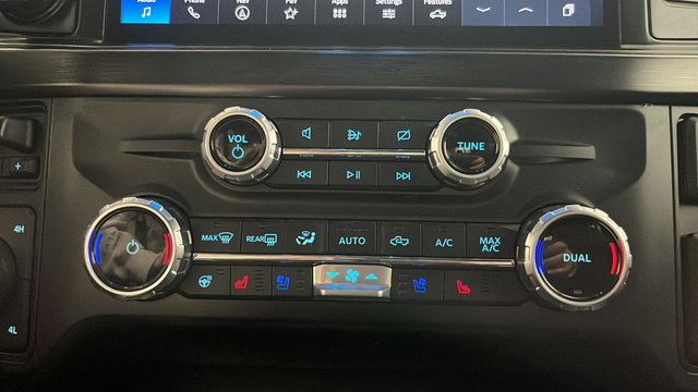 Used 2023 Ford F250 Lariat w/ Lariat Ultimate Package AWD/4WD image 17