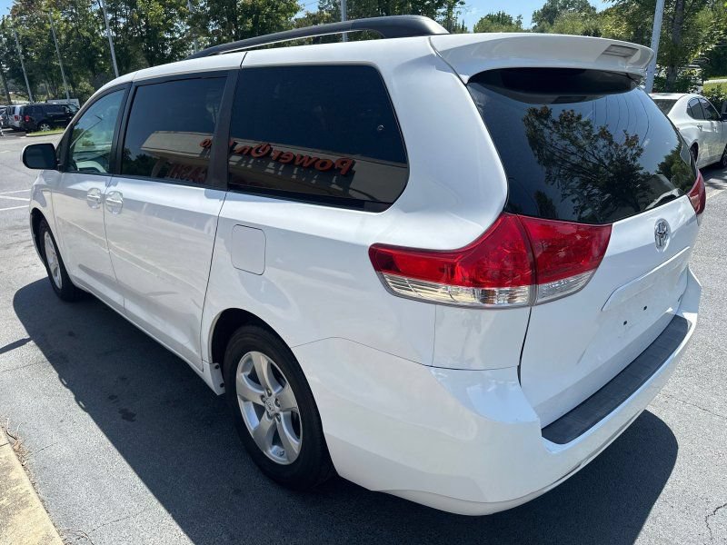 Used 2011 Toyota Sienna LE w/ Towing Pkg FWD image 4