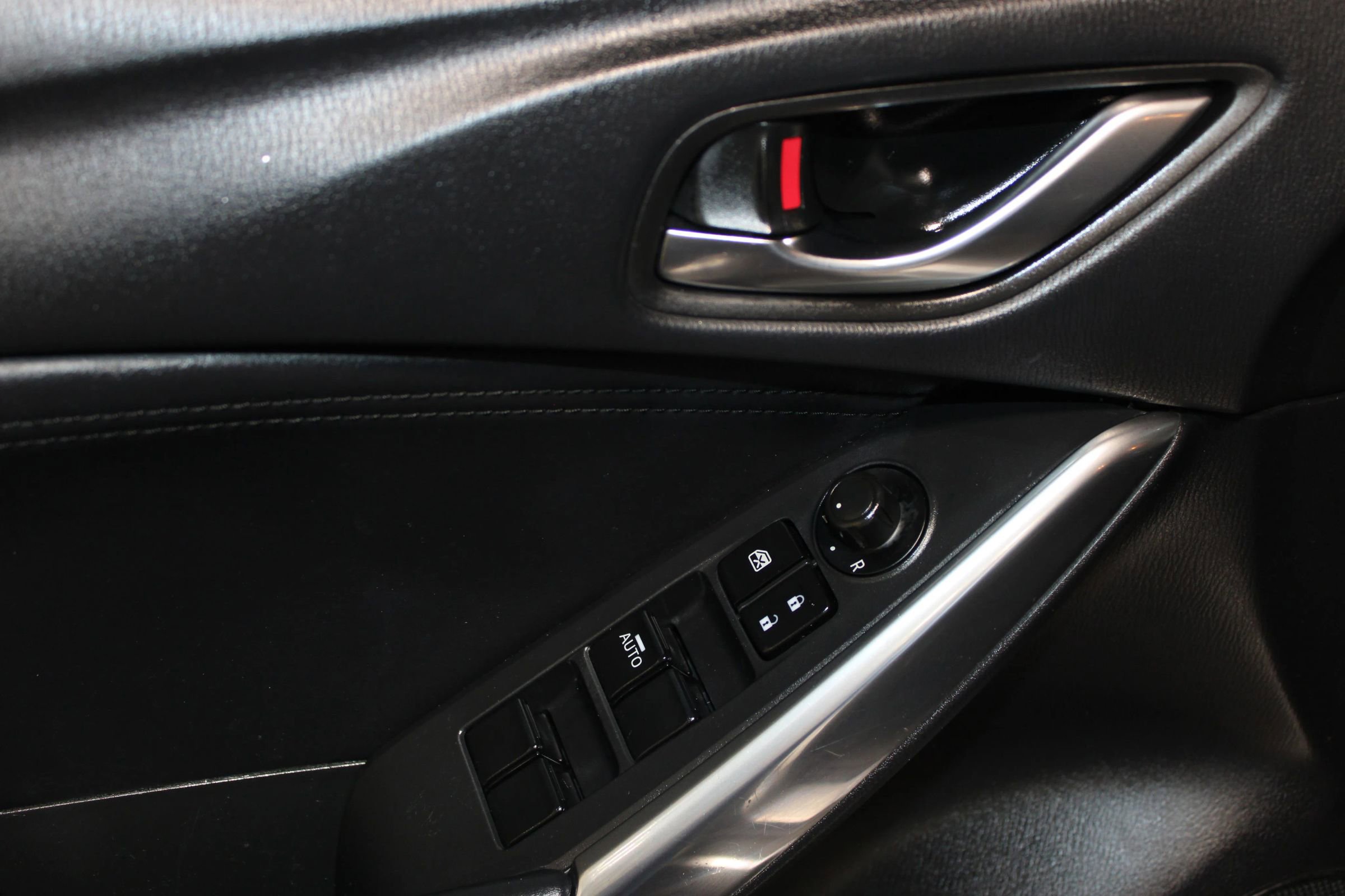 Used 2014 MAZDA MAZDA6 Touring w/ Touring Technology Package FWD image 9