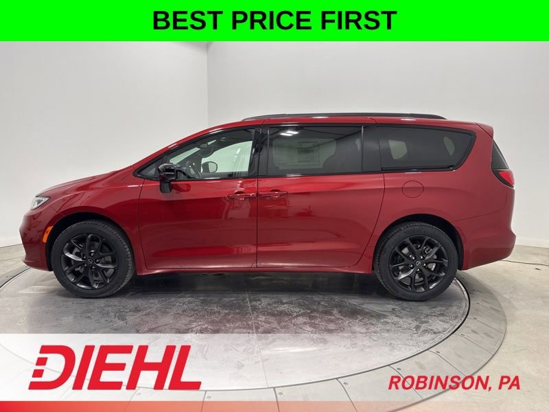 New 2026 Chrysler Pacifica Limited AWD/4WD image 4