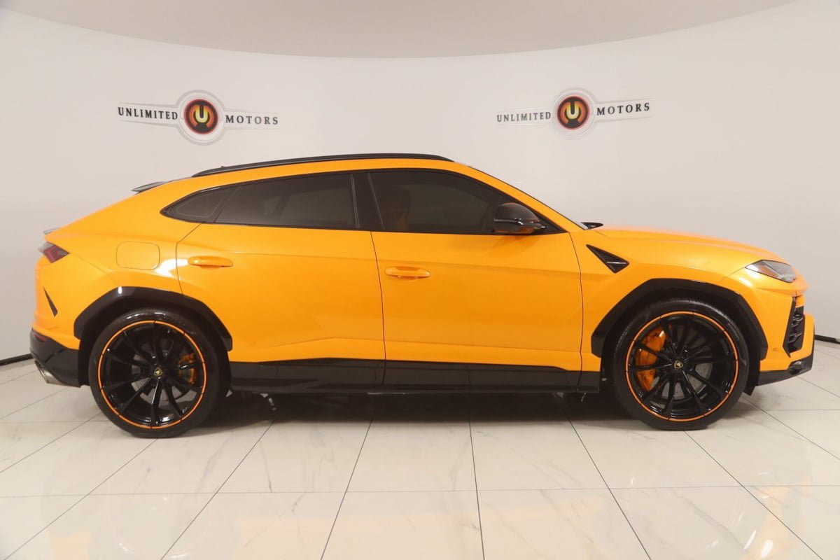 Used 2021 Lamborghini Urus AWD/4WD image 2
