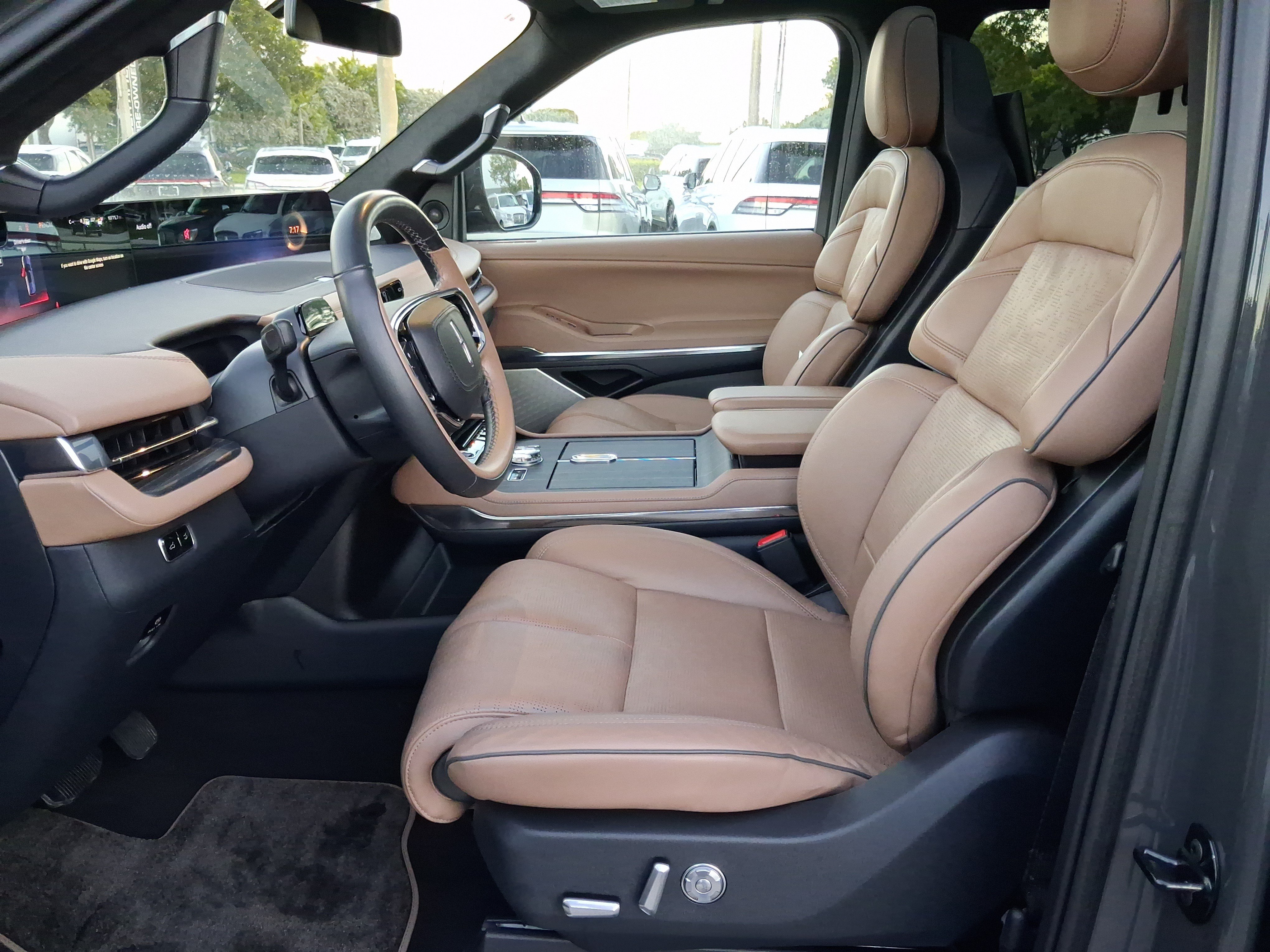 Used 2025 Lincoln Navigator L Black Label AWD/4WD image 12