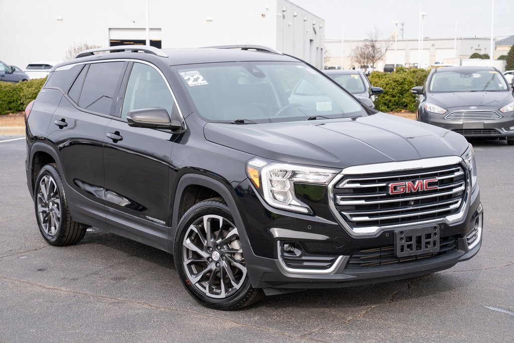 Used 2022 GMC Terrain SLT w/ Tech Package image 1