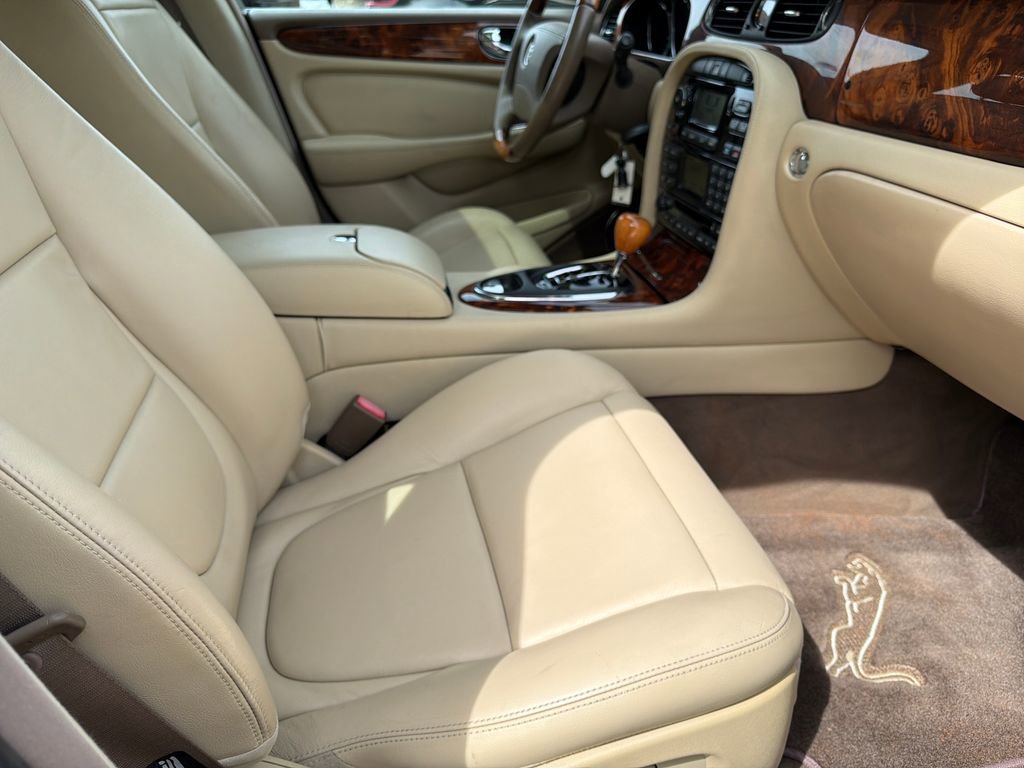 Used 2005 Jaguar XJ8 image 49