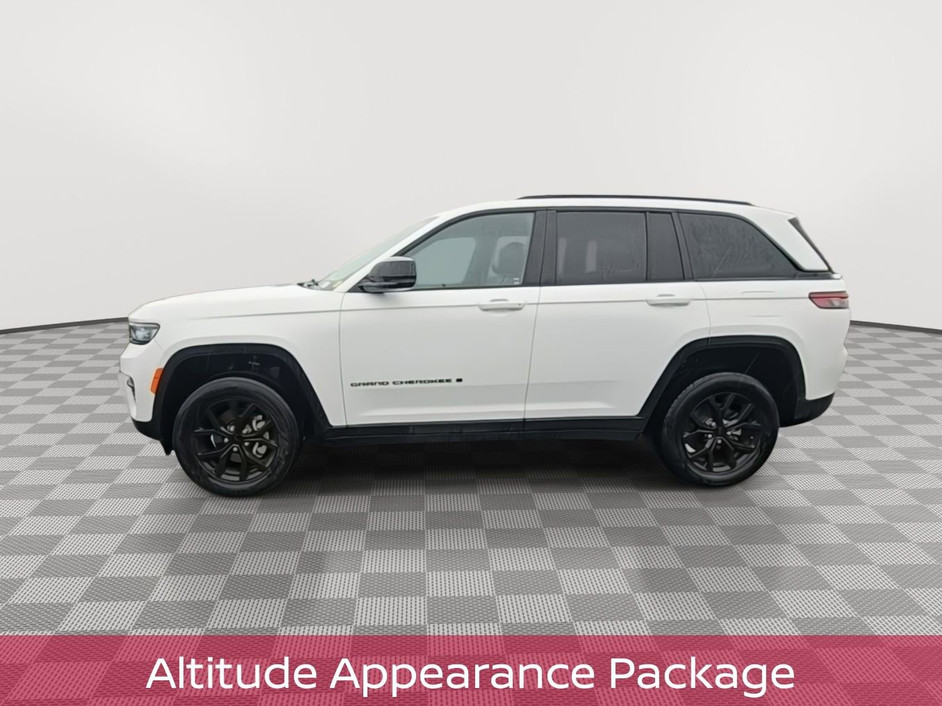 Used 2024 Jeep Grand Cherokee Altitude image 4