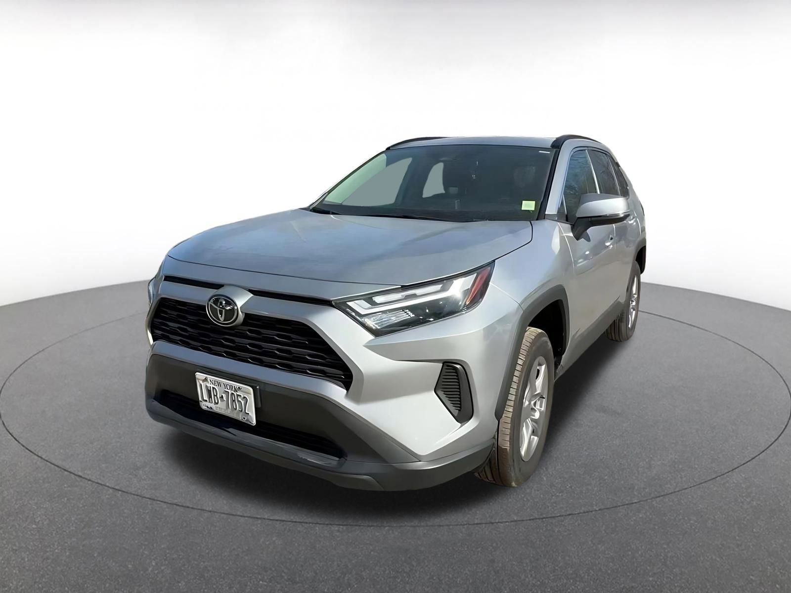 Used 2025 Toyota RAV4 XLE w/ Weather Package FWD image 7