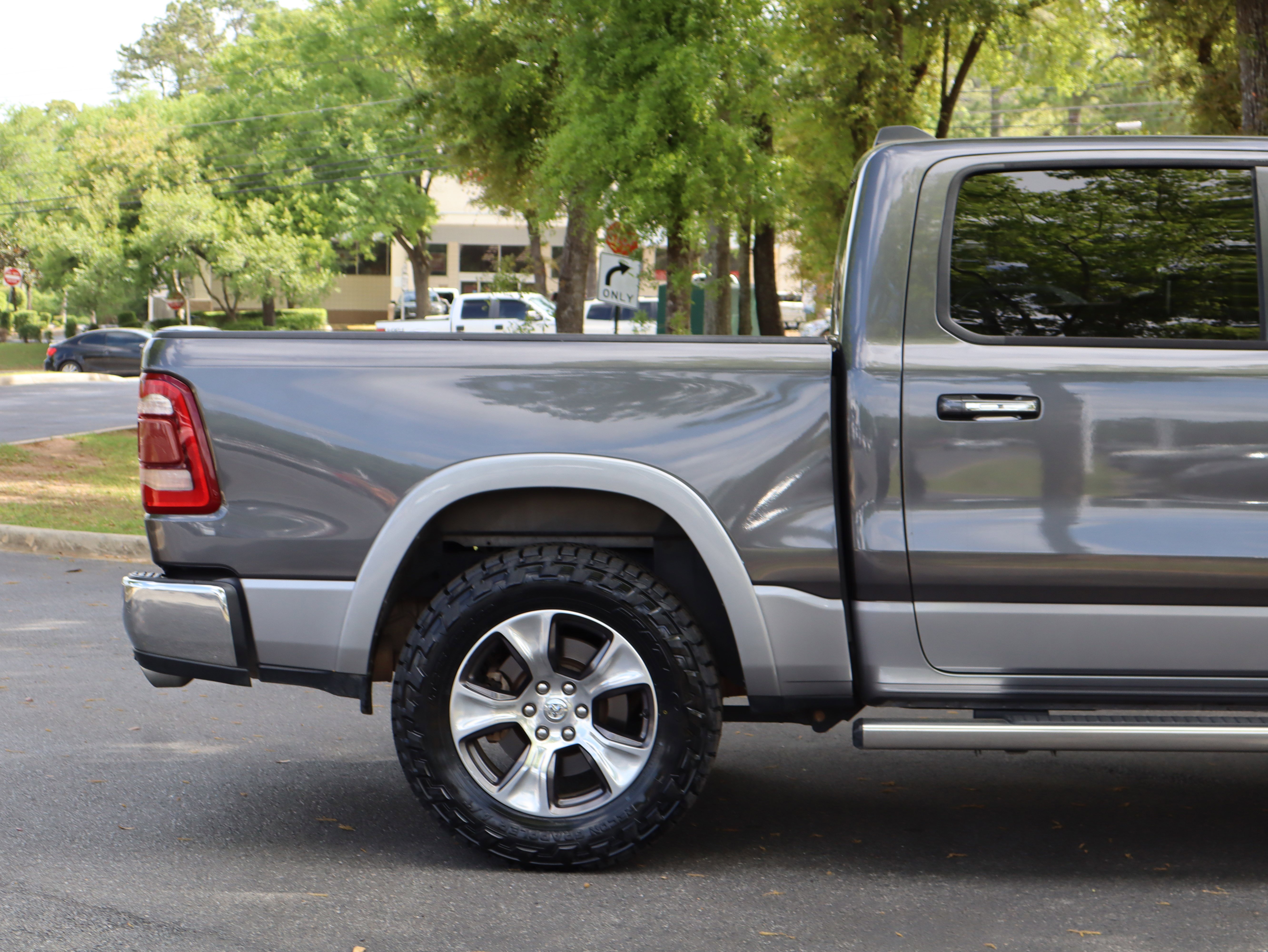 Used 2019 RAM 1500 Laramie image 10
