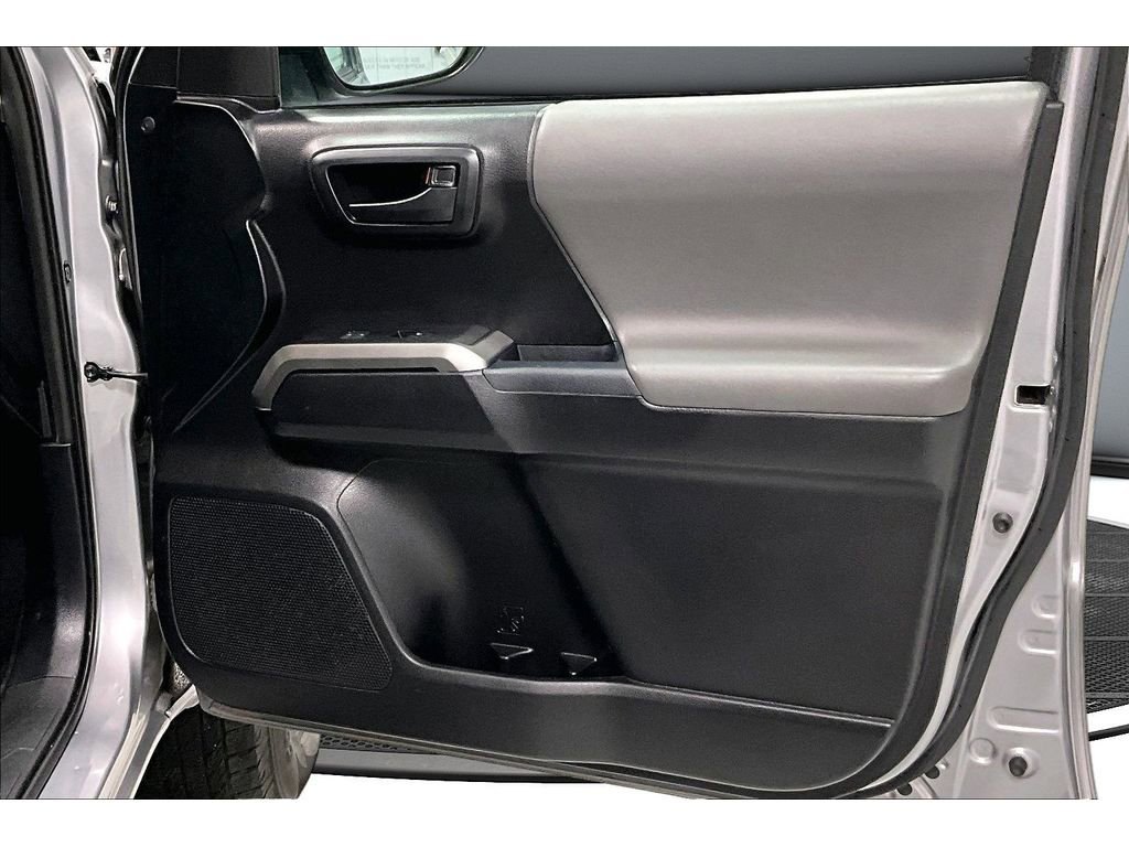 Used 2017 Toyota Tacoma SR5 w/ Tow Package image 25