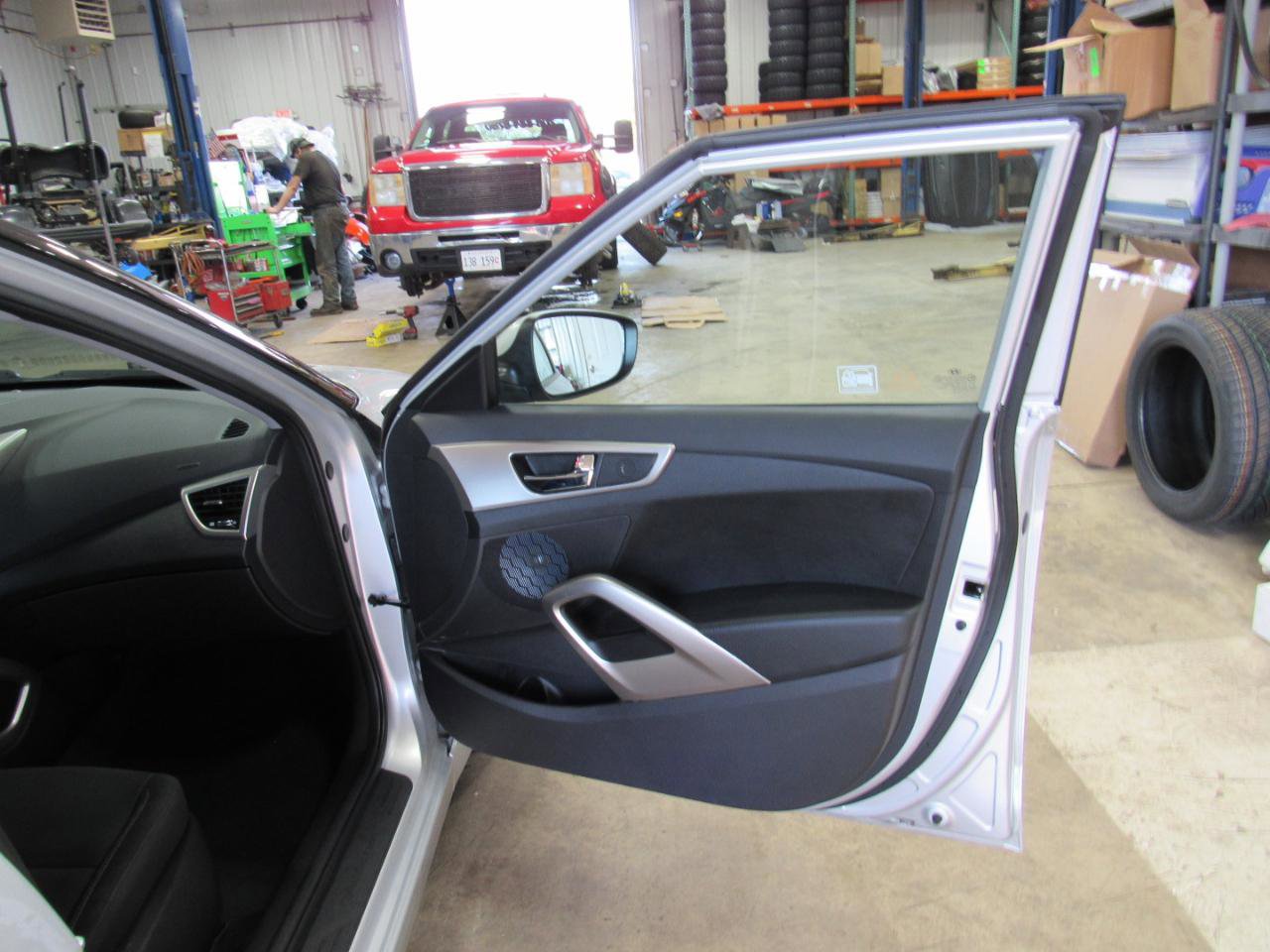 Used 2013 Hyundai Veloster image 26