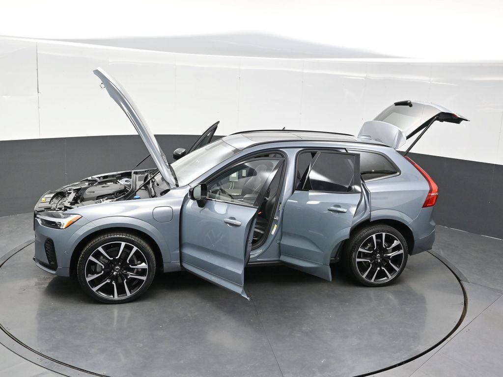 Used 2024 Volvo XC60 T8 Ultimate AWD/4WD image 40