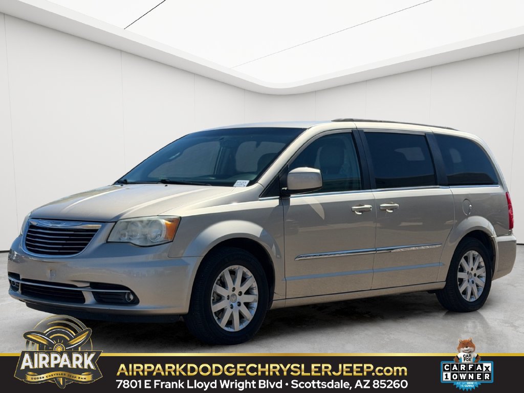 Used 2014 Chrysler Town & Country Touring FWD image 1
