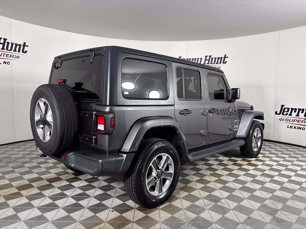 Used 2022 Jeep Wrangler Unlimited Sahara AWD/4WD image 4