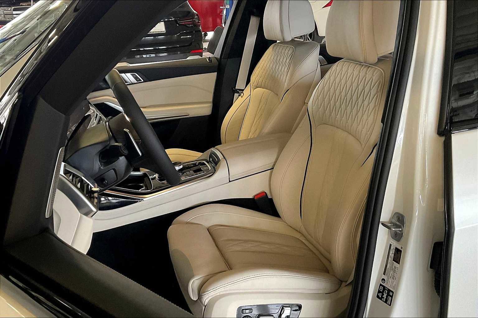 New 2026 BMW X7 M60i image 9