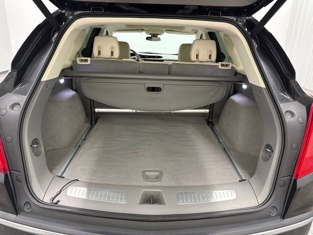 Used 2017 Cadillac XT5 Luxury w/ Driver Awareness Package FWD image 9