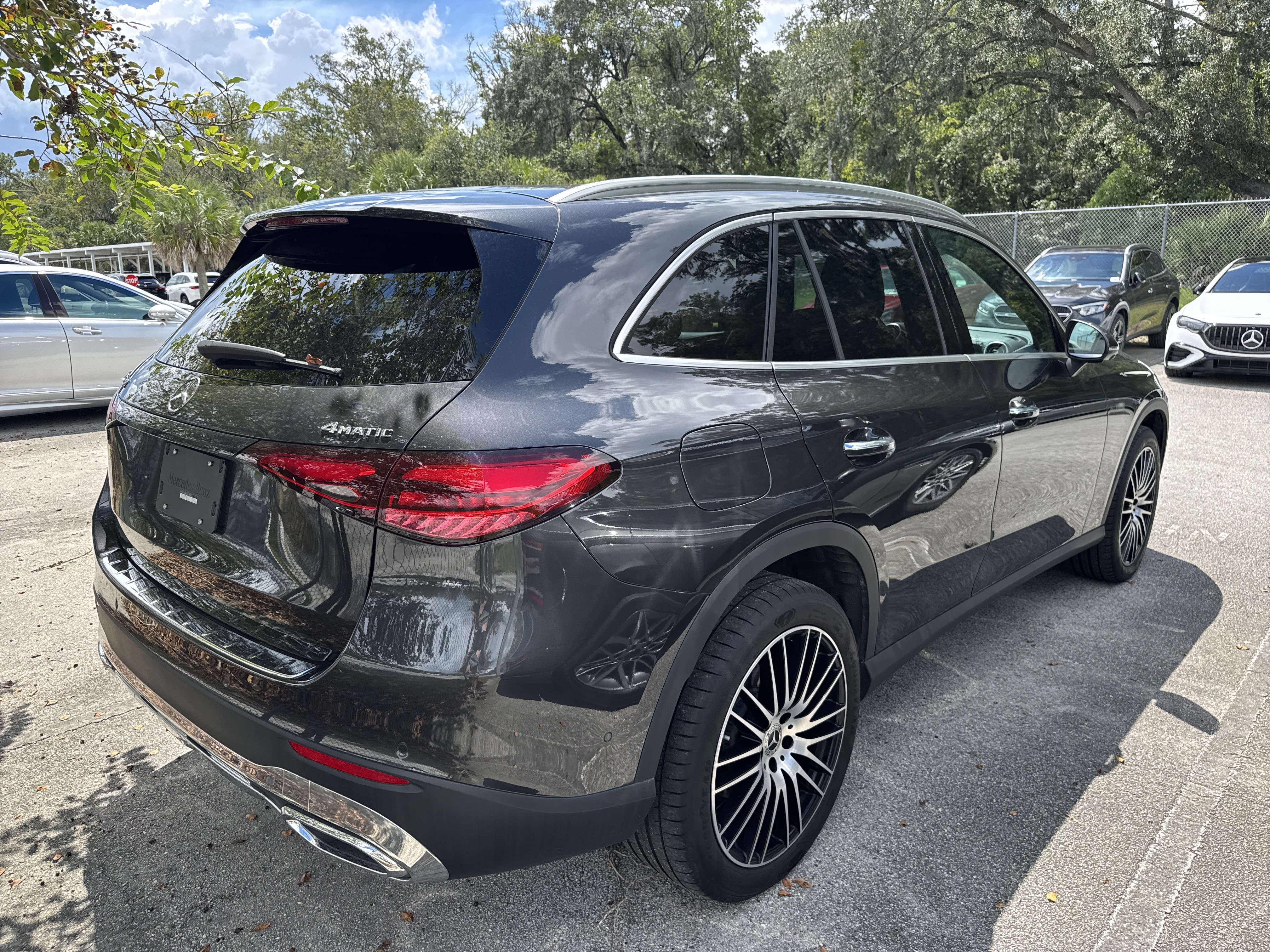 Used 2024 Mercedes-Benz GLC 300 4MATIC image 3