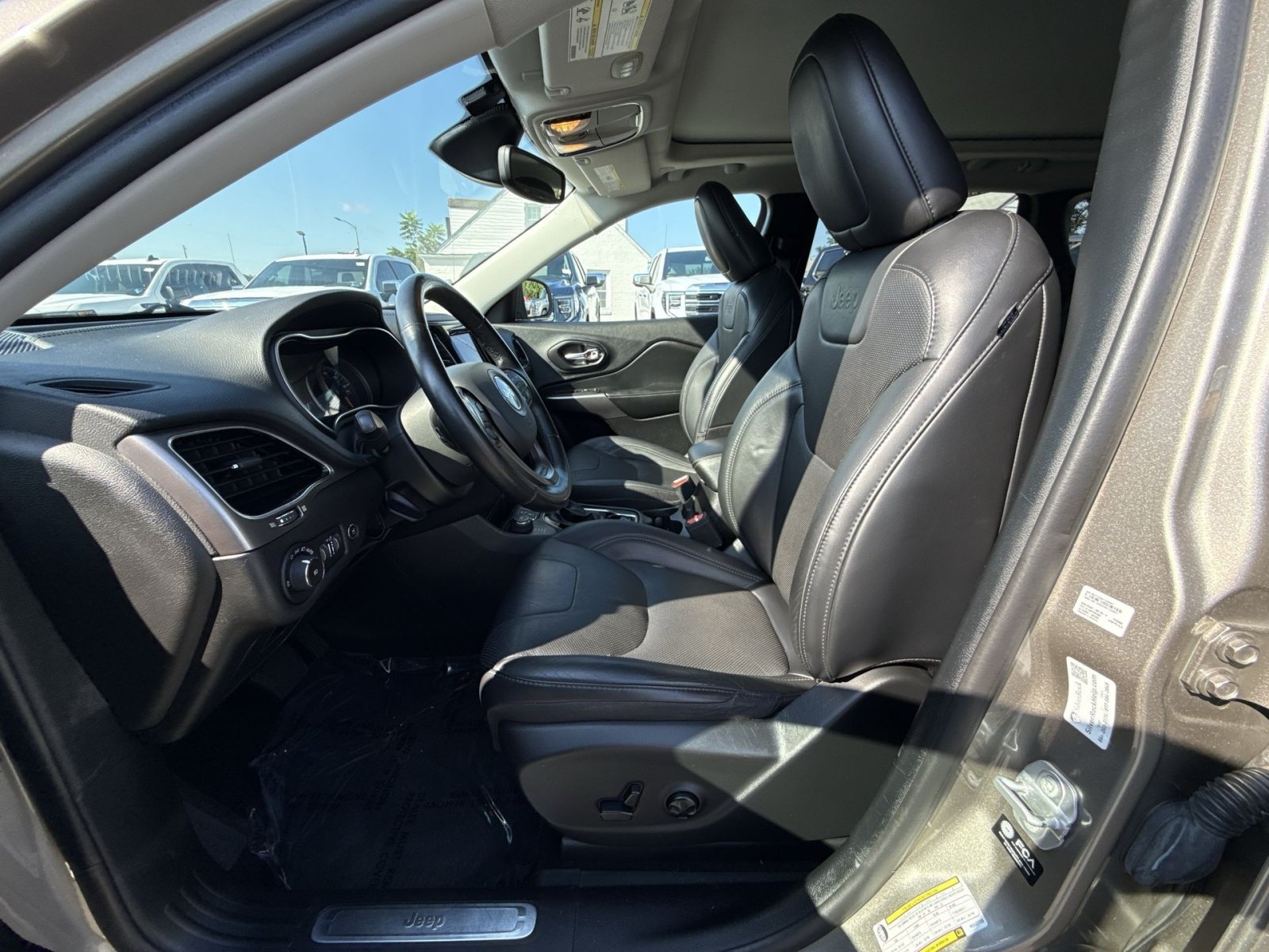 Used 2021 Jeep Cherokee Limited AWD/4WD image 13