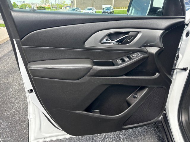 Used 2023 Chevrolet Traverse LT FWD image 13