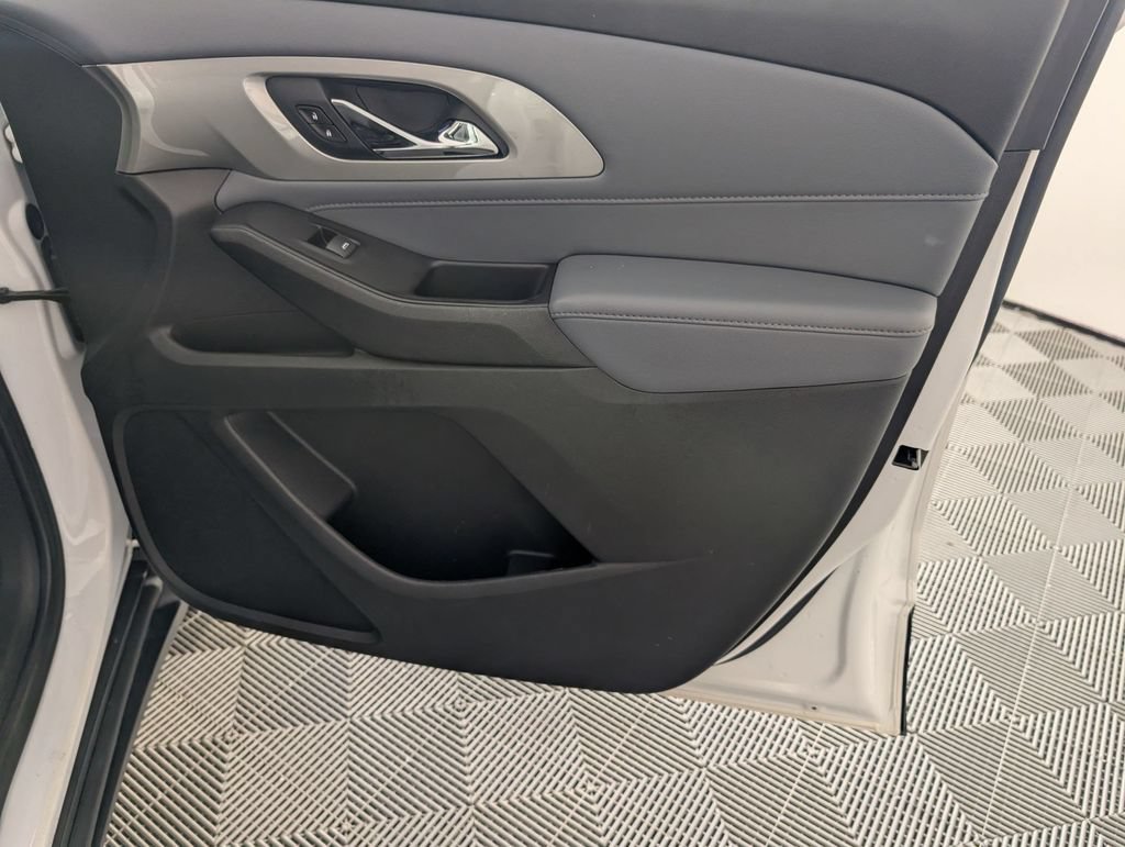 Certified 2020 Chevrolet Traverse LT FWD image 37