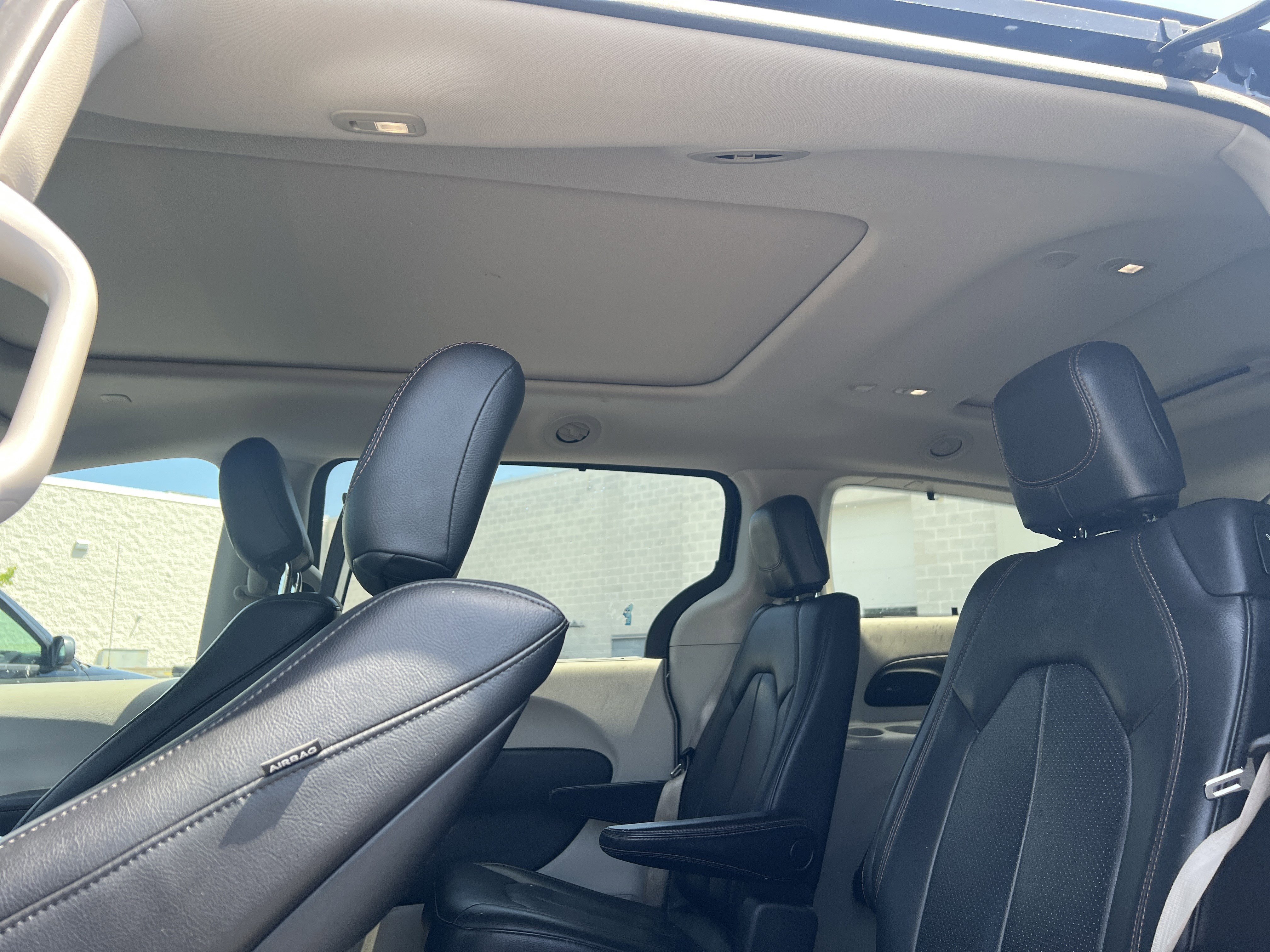 Used 2018 Chrysler Pacifica Touring-L Plus w/ Tire & Wheel Group FWD image 16