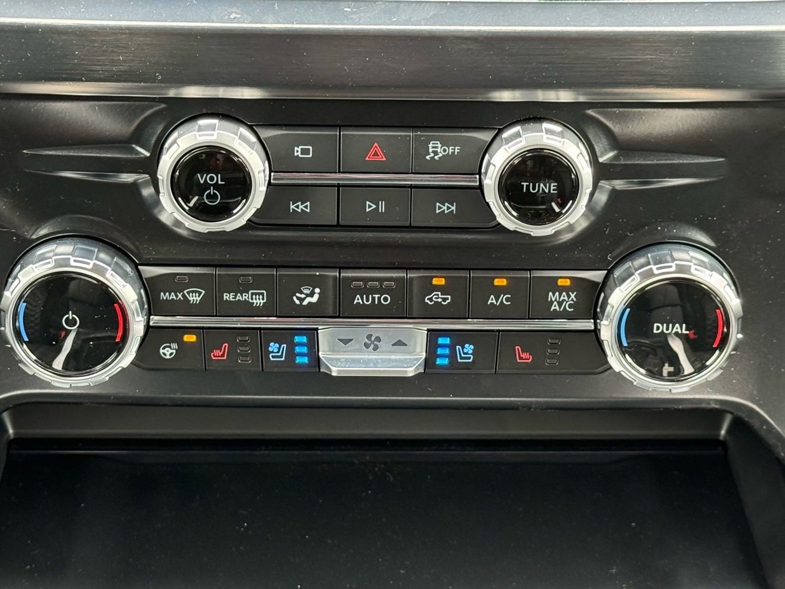 New 2026 Ford F250 Lariat w/ Black Appearance Package image 29
