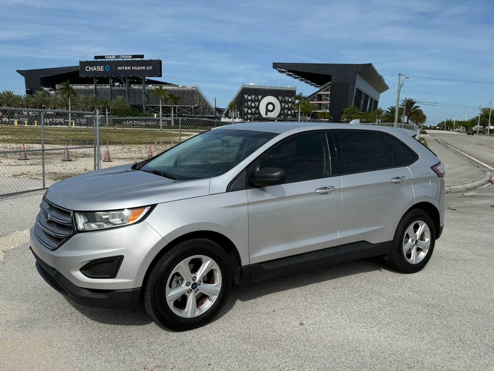 Used 2018 Ford Edge SE image 2