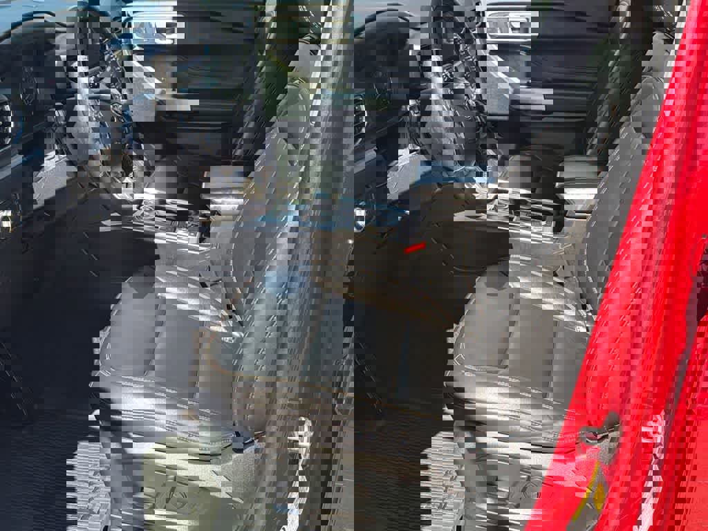 Certified 2022 Ford Explorer XLT w/ Equipment Group 202A image 10