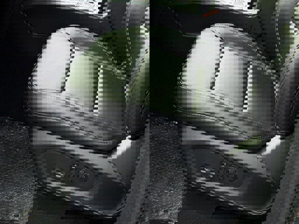 Used 2023 Ford Explorer XLT w/ Equipment Group 202A image 24