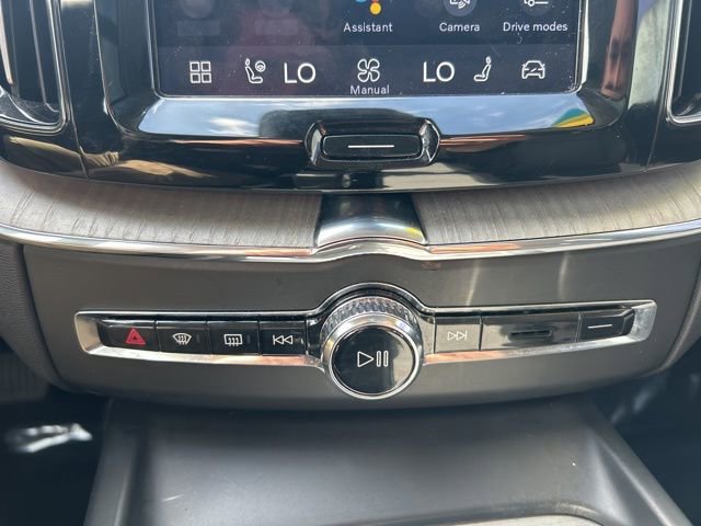 Certified 2025 Volvo XC60 B5 Plus image 25