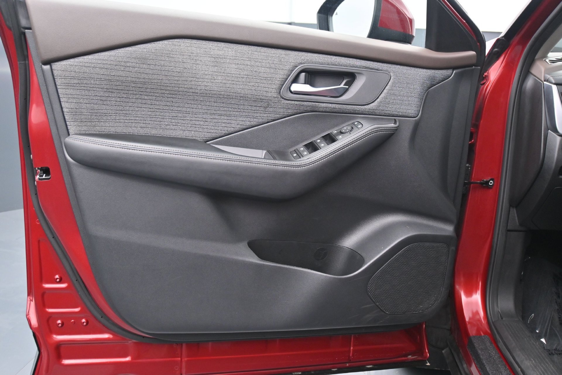 Used 2023 Nissan Rogue SV AWD/4WD image 17