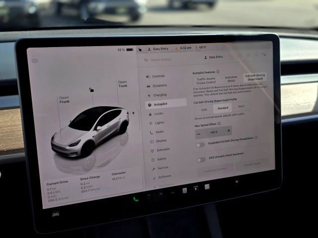 Used 2023 Tesla Model Y Long Range image 39