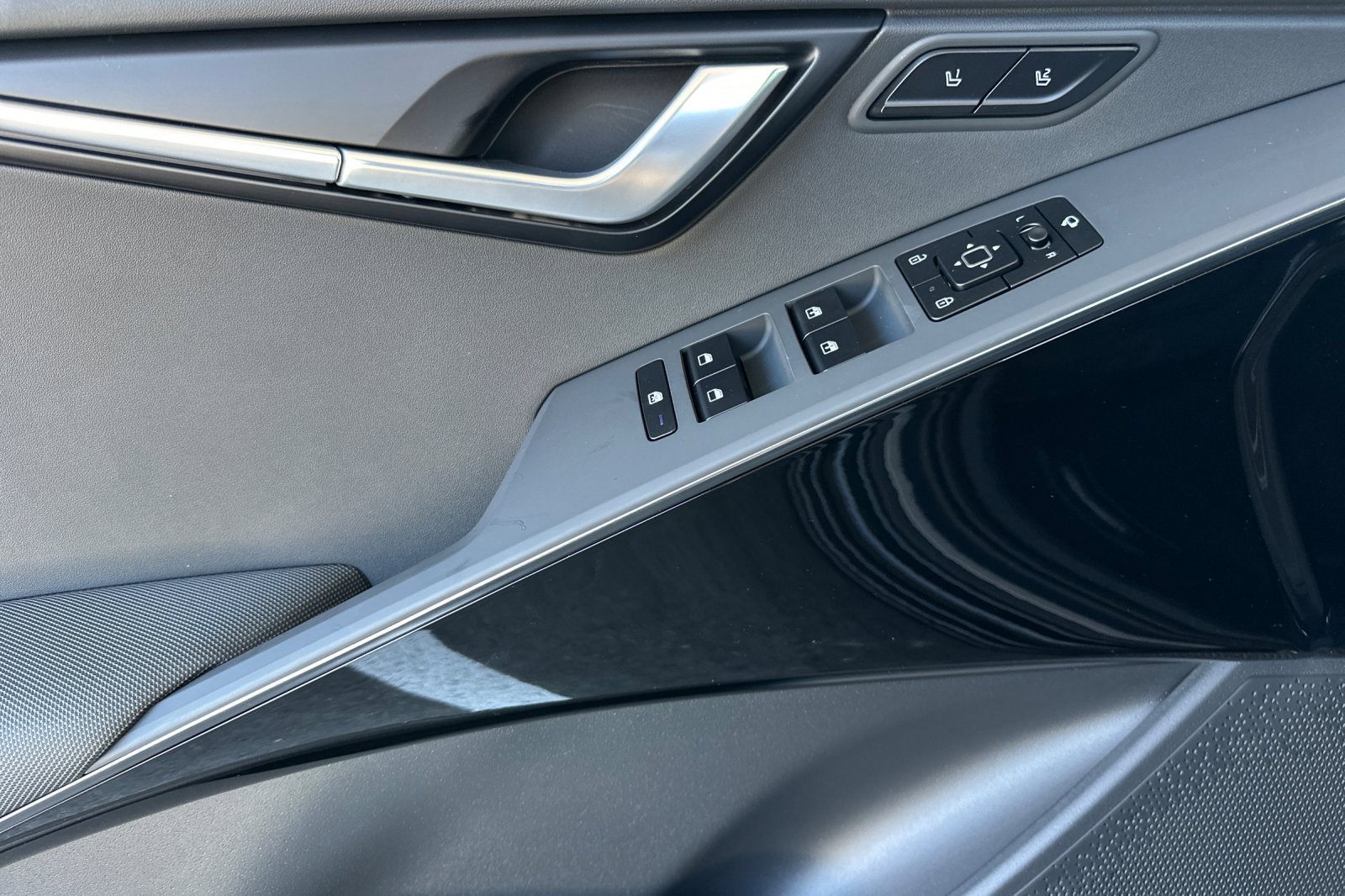 New 2025 Kia Niro SX image 7