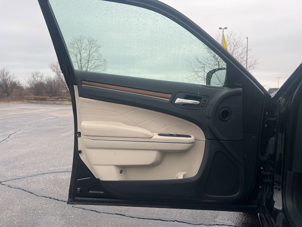 Used 2019 Chrysler 300 C w/ Sun, Sound & Nav Package image 7